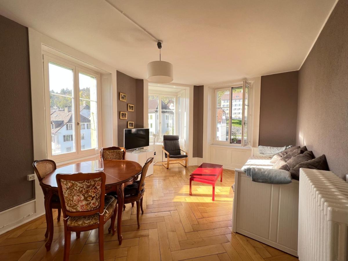 Le Locle : Bel Appartement Chaleureux Esterno foto